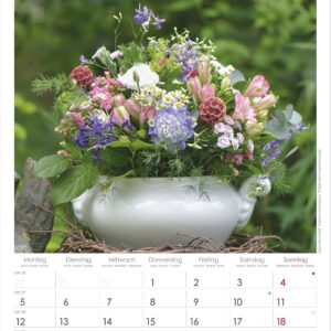 Blumen 2027: Wandkalender 23,7x34 cm mit 12 Blumenarrangements, 4-sprachigem Kalendarium und Platz für Notizen – Bild 5